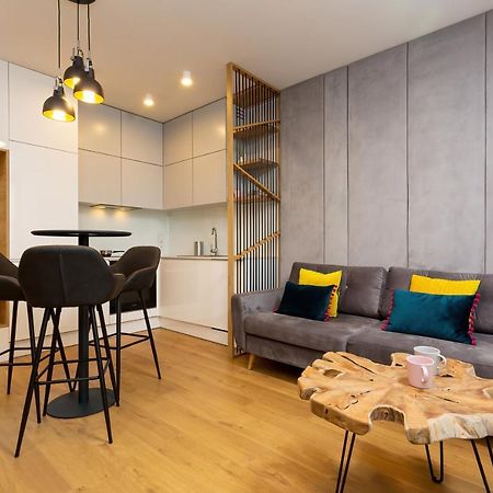 Apartment City Center Grzybowska By Renters Prestige ワルシャワ エクステリア 写真