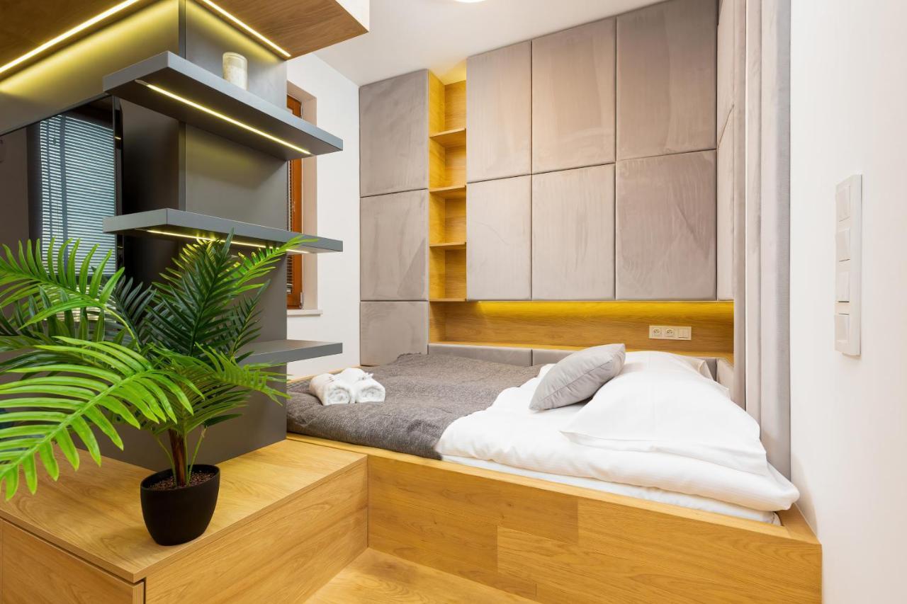 Apartment City Center Grzybowska By Renters Prestige ワルシャワ エクステリア 写真