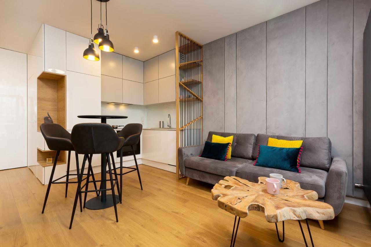 Apartment City Center Grzybowska By Renters Prestige ワルシャワ エクステリア 写真