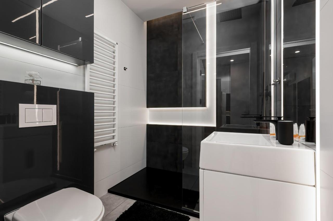 Apartment City Center Grzybowska By Renters Prestige ワルシャワ エクステリア 写真