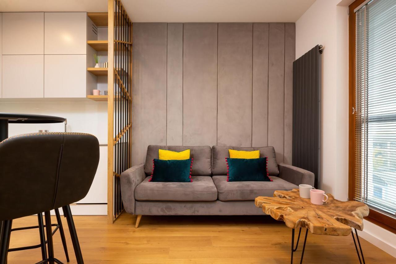 Apartment City Center Grzybowska By Renters Prestige ワルシャワ エクステリア 写真