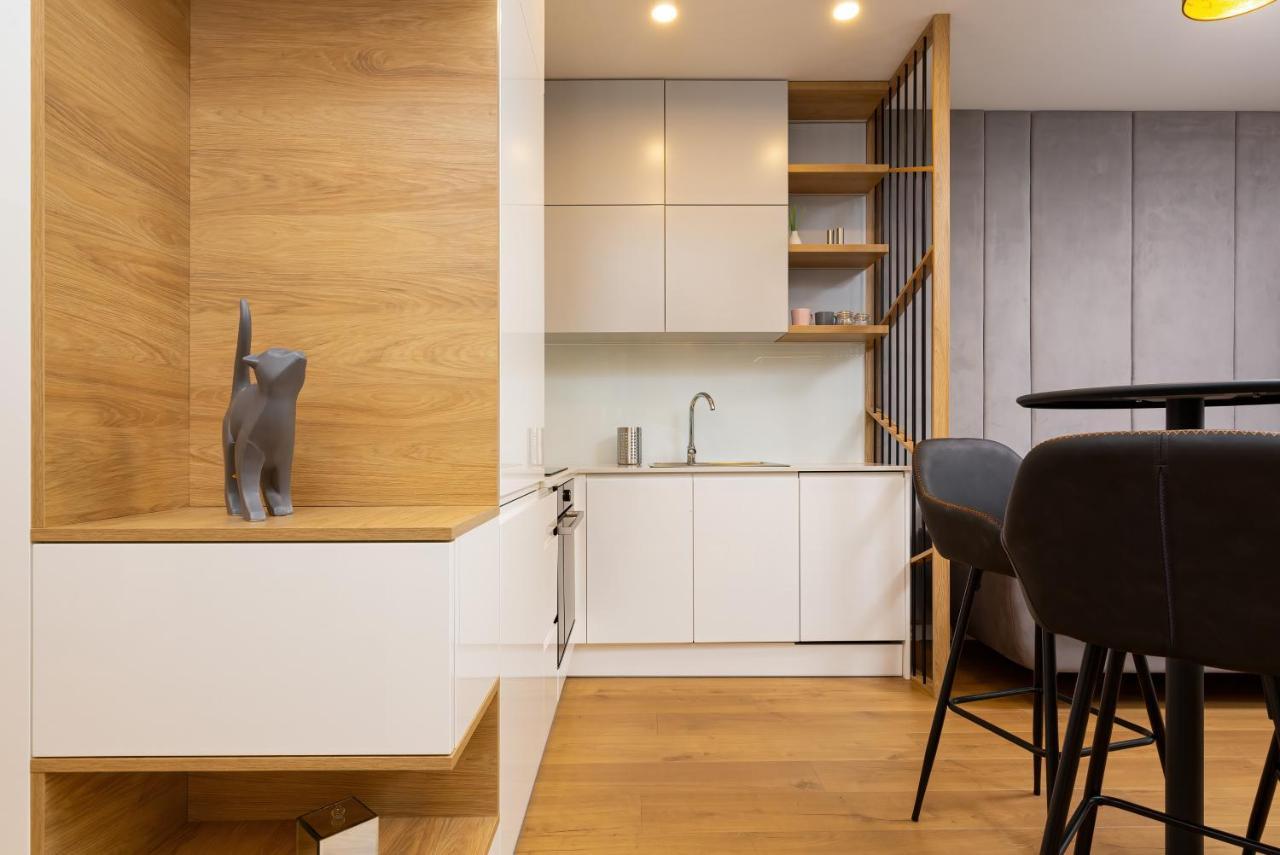 Apartment City Center Grzybowska By Renters Prestige ワルシャワ エクステリア 写真
